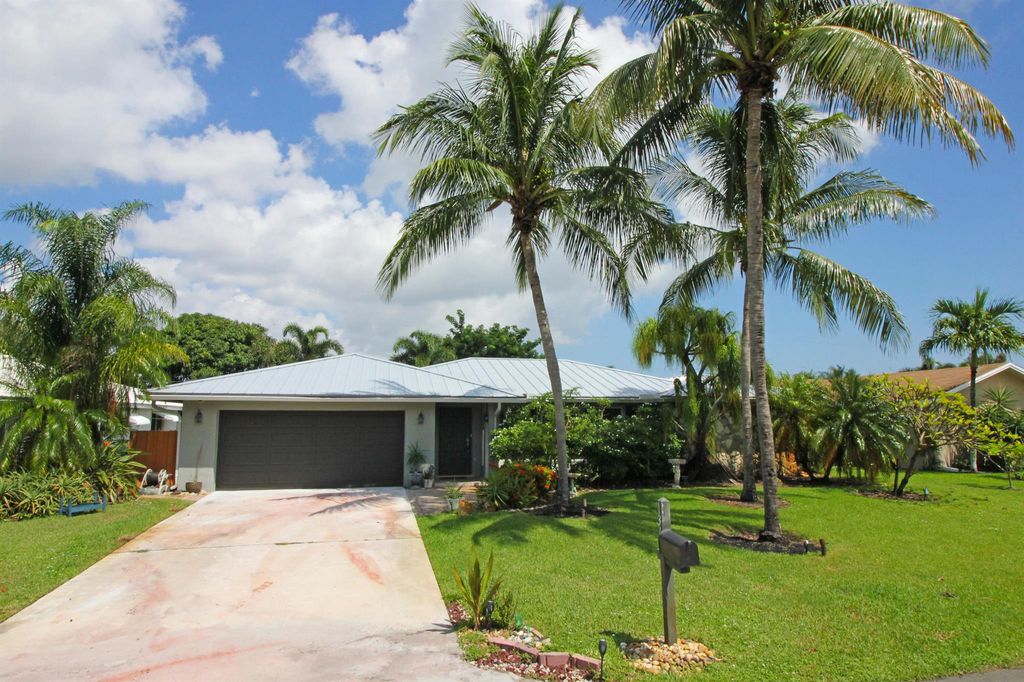 Photo of 1341 SW 26th Avenue, Boynton Beach, FL 33426 (MLS # R10920476)