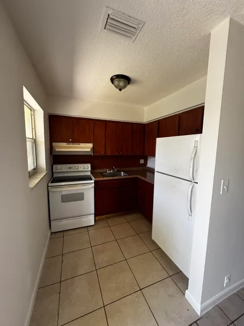 704 SW 16th Avenue Unit 3, Fort Lauderdale, FL MLS: R11092641