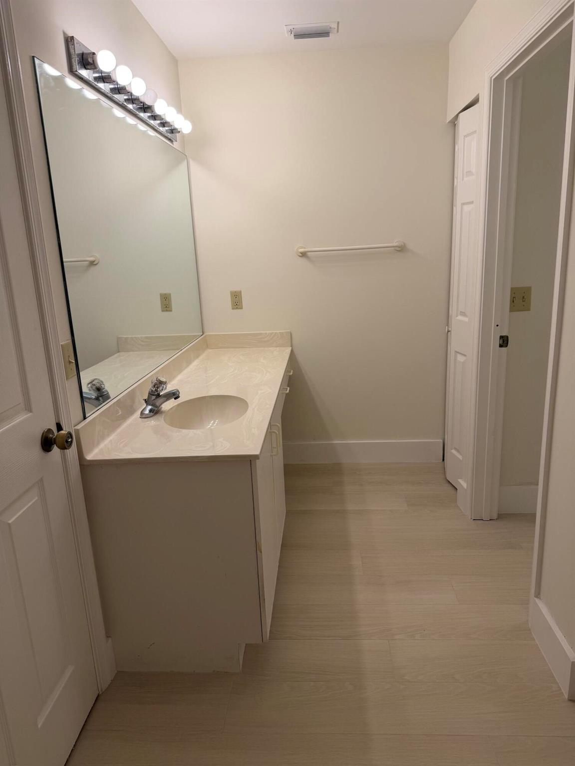 WELLINGTON PL OF WELLINGT - Residential Lease