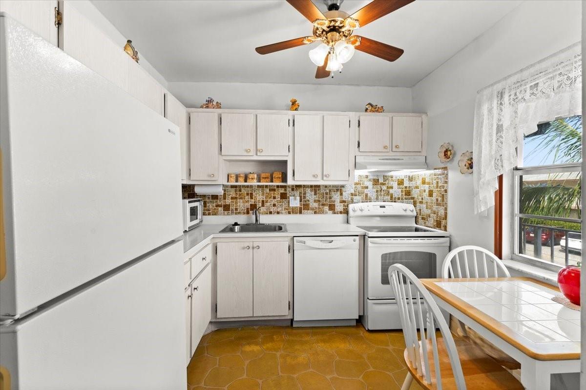 7200 NW 5th Pl 203, Margate, FL, 33063/$88,000 3 7200 NW 5th Pl 203