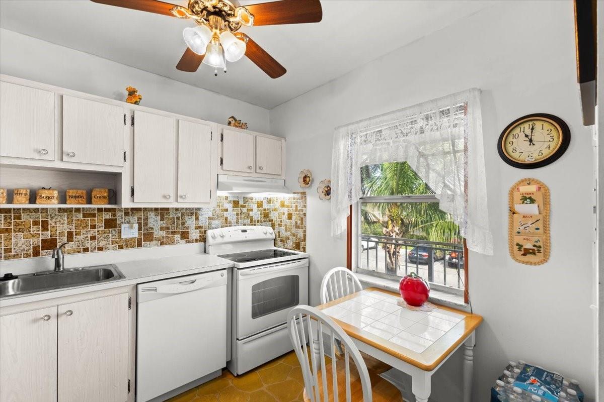 7200 NW 5th Pl 203, Margate, FL, 33063/$88,000 4 7200 NW 5th Pl 203