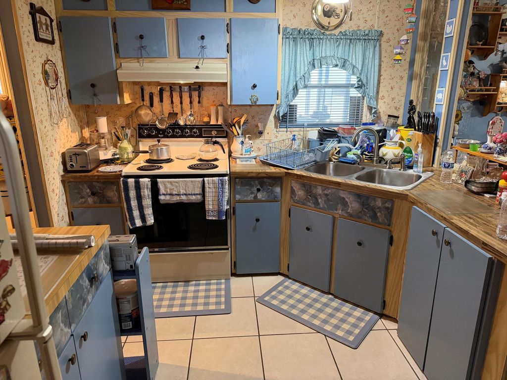 Photo of 5230 SW 29th Terrace, Dania Beach, FL 33312 (MLS # B26046696)