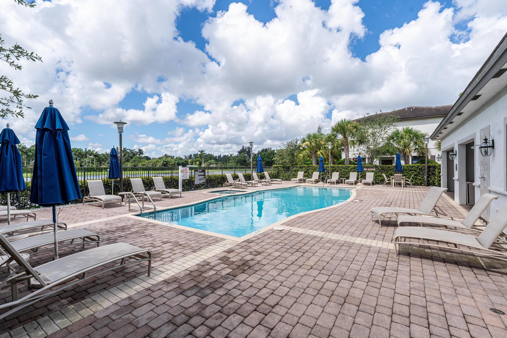 PALOMINO LAKE - Residential