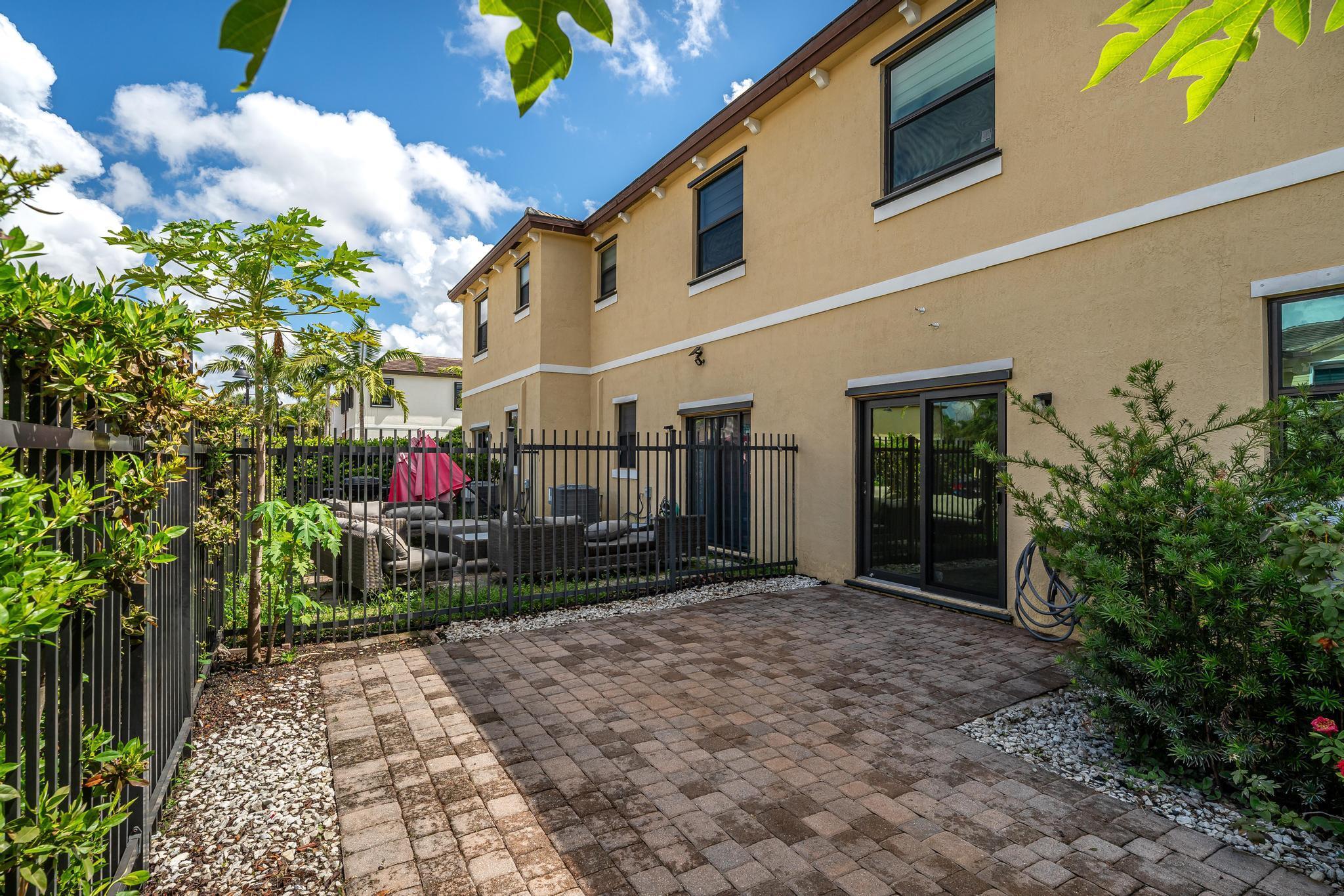PALOMINO LAKE - Residential