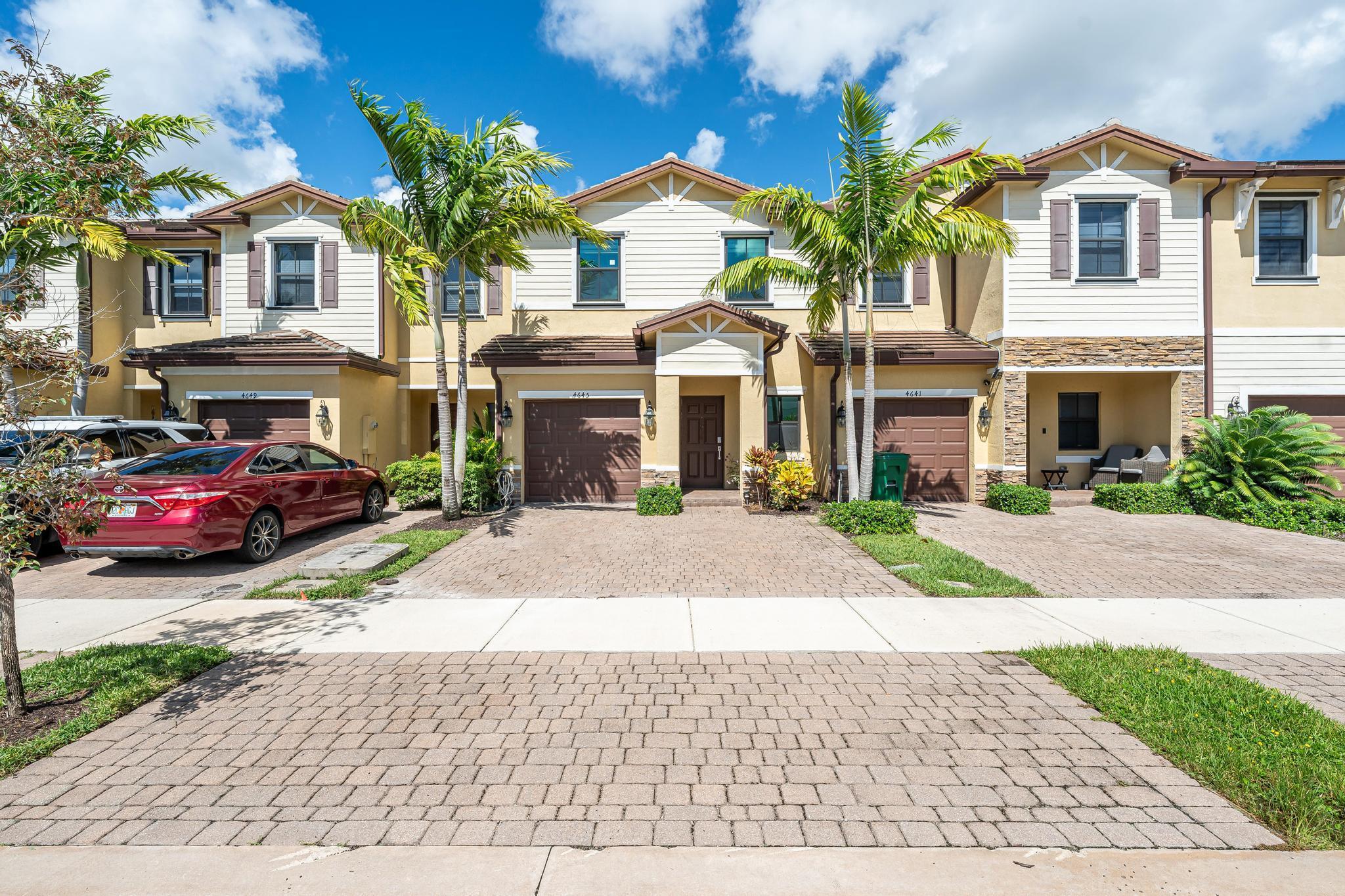 PALOMINO LAKE - Residential