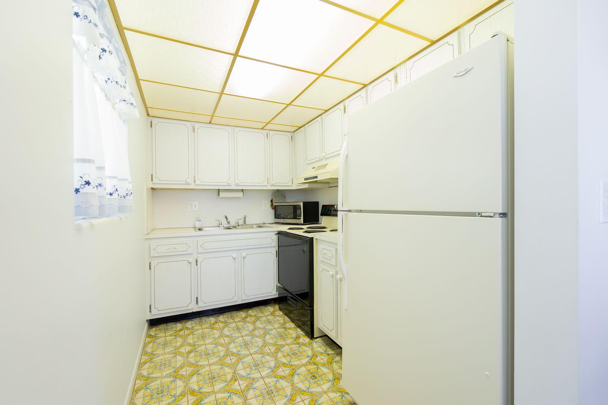 MURRY HILLS APT BLDG CONDO - Residential