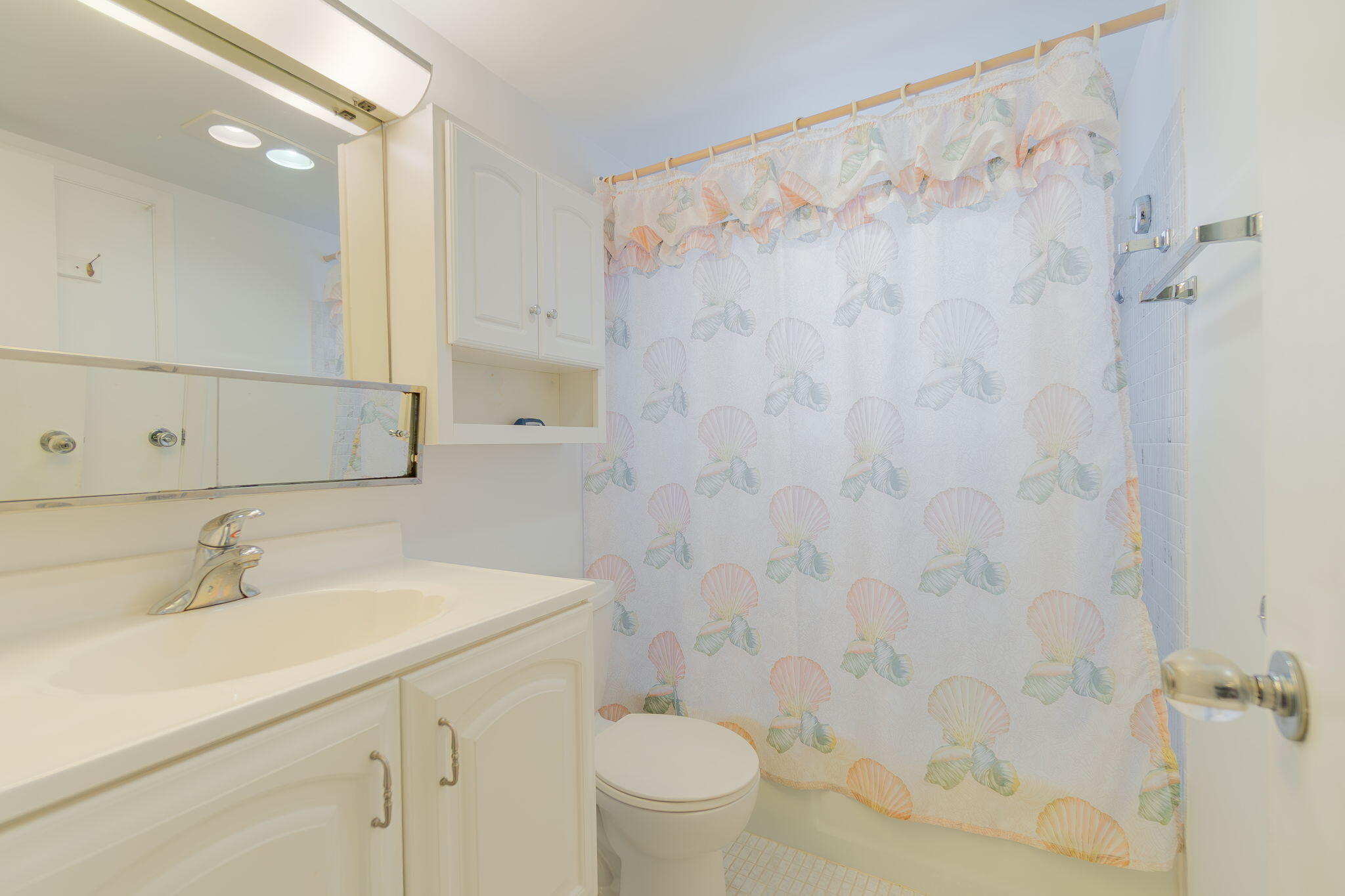 MURRY HILLS APT BLDG CONDO - Residential