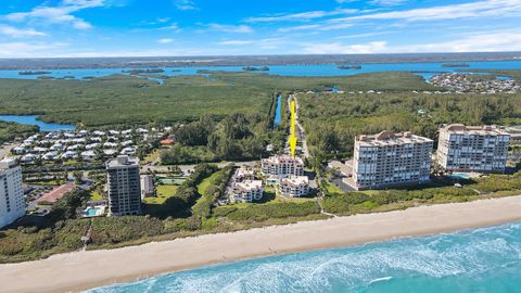 A home in Hutchinson Island