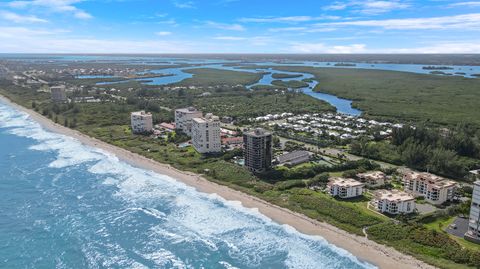 A home in Hutchinson Island