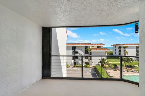 A home in Hutchinson Island