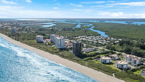 A home in Hutchinson Island