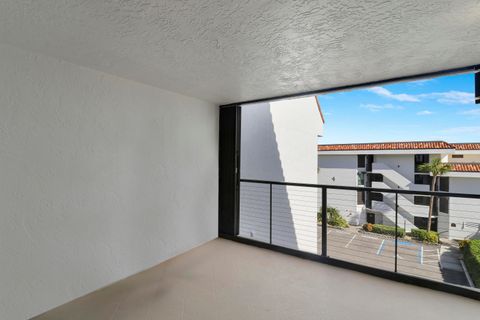 A home in Hutchinson Island