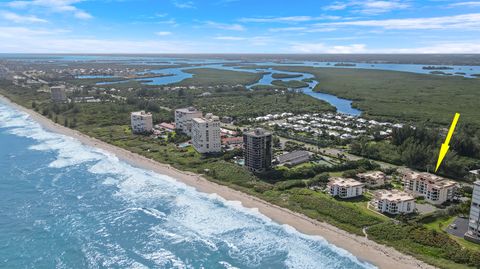 A home in Hutchinson Island