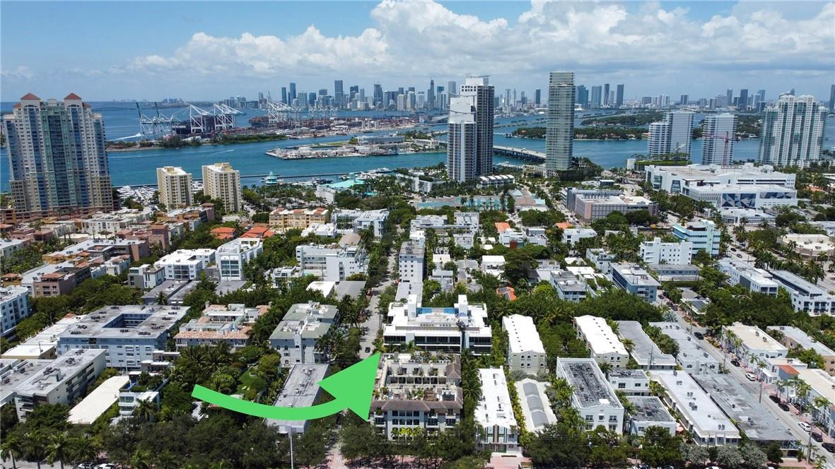 LOUVER HOUSE - Residential