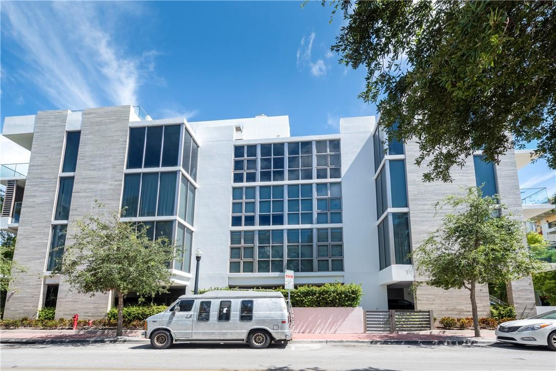 LOUVER HOUSE - Residential