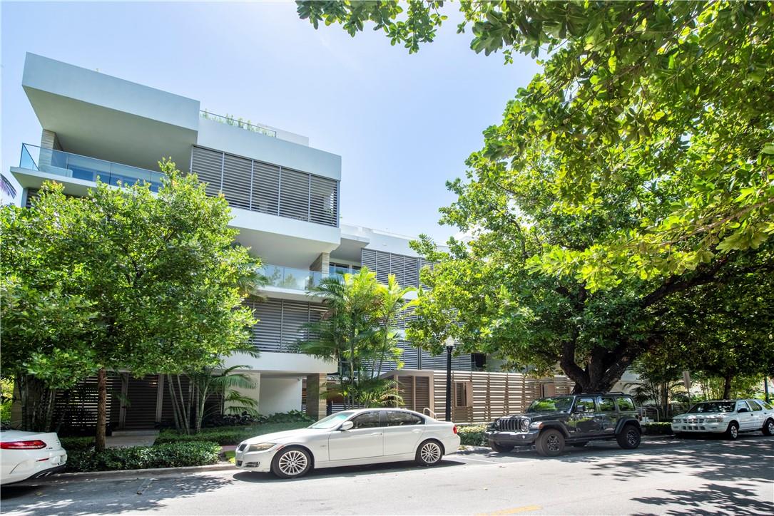 LOUVER HOUSE - Residential
