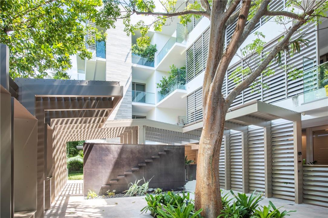LOUVER HOUSE - Residential