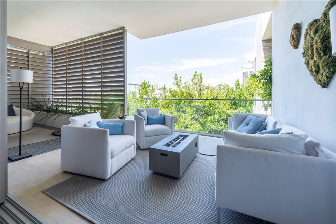 LOUVER HOUSE - Residential