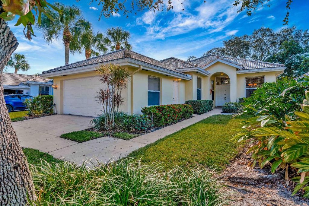 Photo of 162 Hampton Circle, Jupiter, FL 33458 (MLS # R11049031)