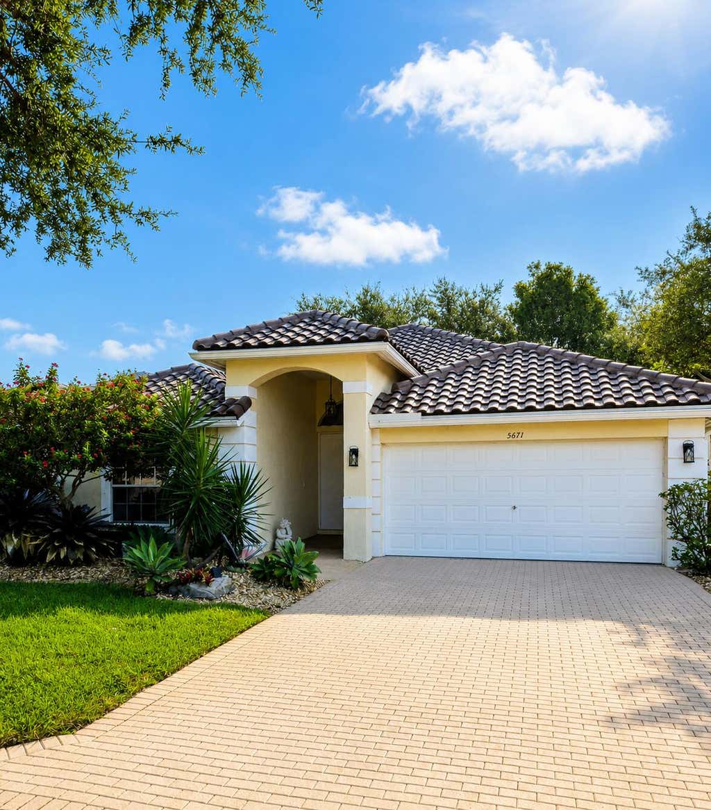 Photo of 5671 S FOUNTAINS Drive S, Lake Worth, FL 33467 (MLS # B26064810)