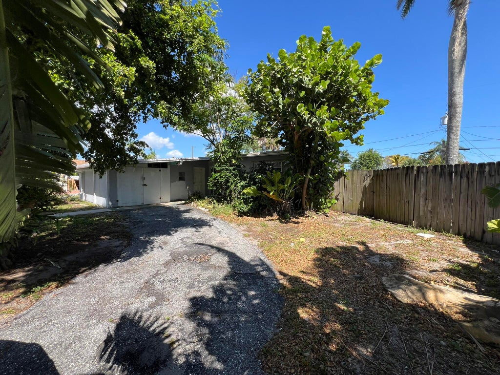 Photo of 3451 10th Avenue N, Palm Springs, FL 33461 (MLS # R10975594)