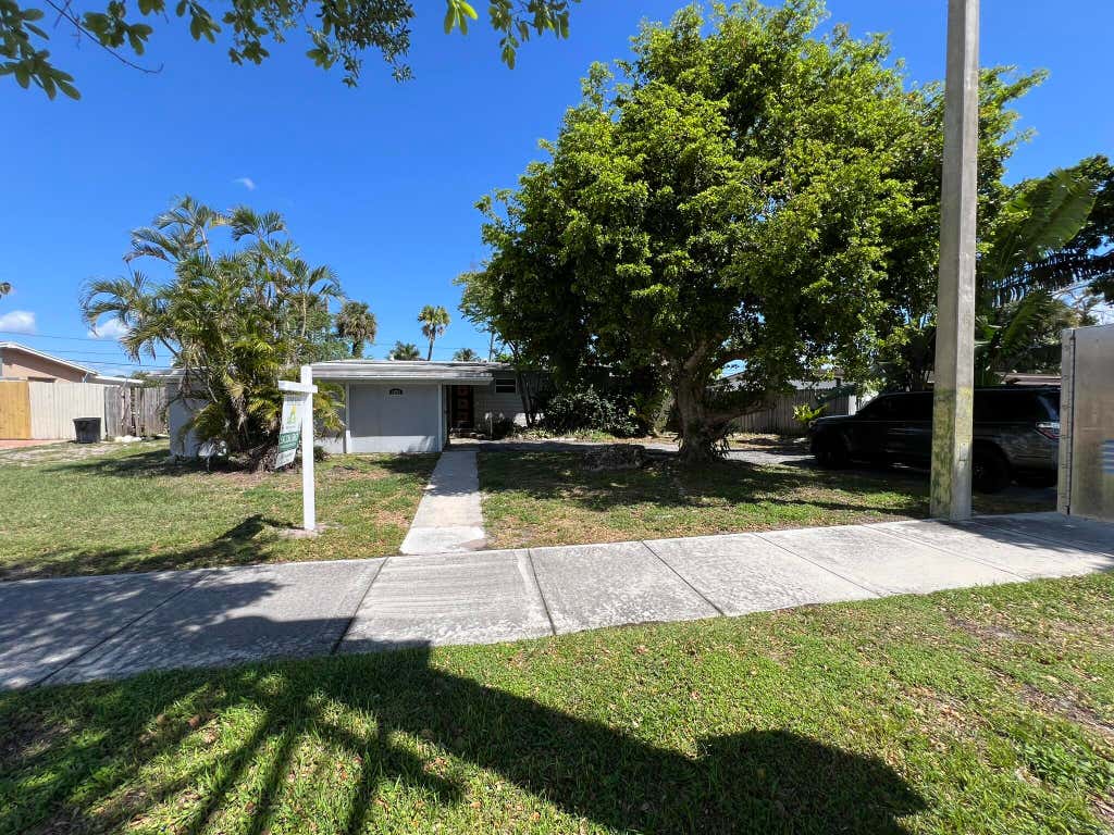 Photo of 3451 10th Avenue N, Palm Springs, FL 33461 (MLS # R10975594)