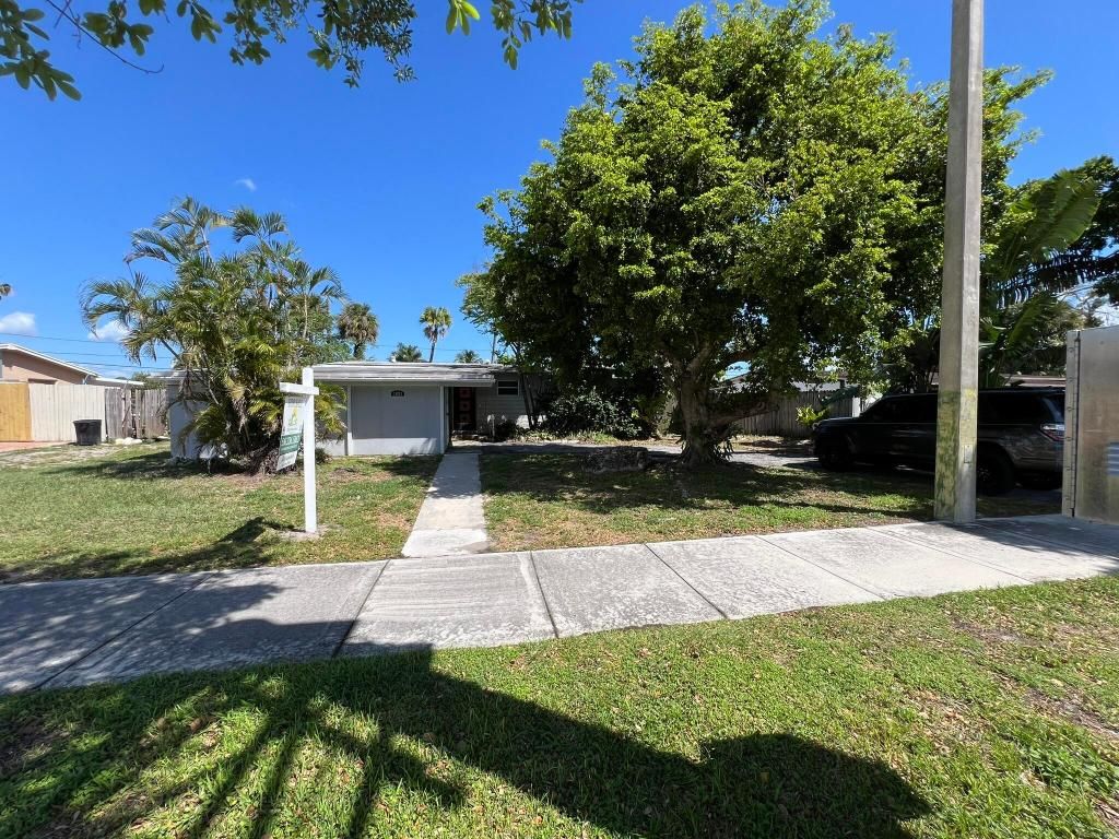 Photo of 3451 10th Avenue N, Palm Springs, FL 33461 (MLS # R10975594)