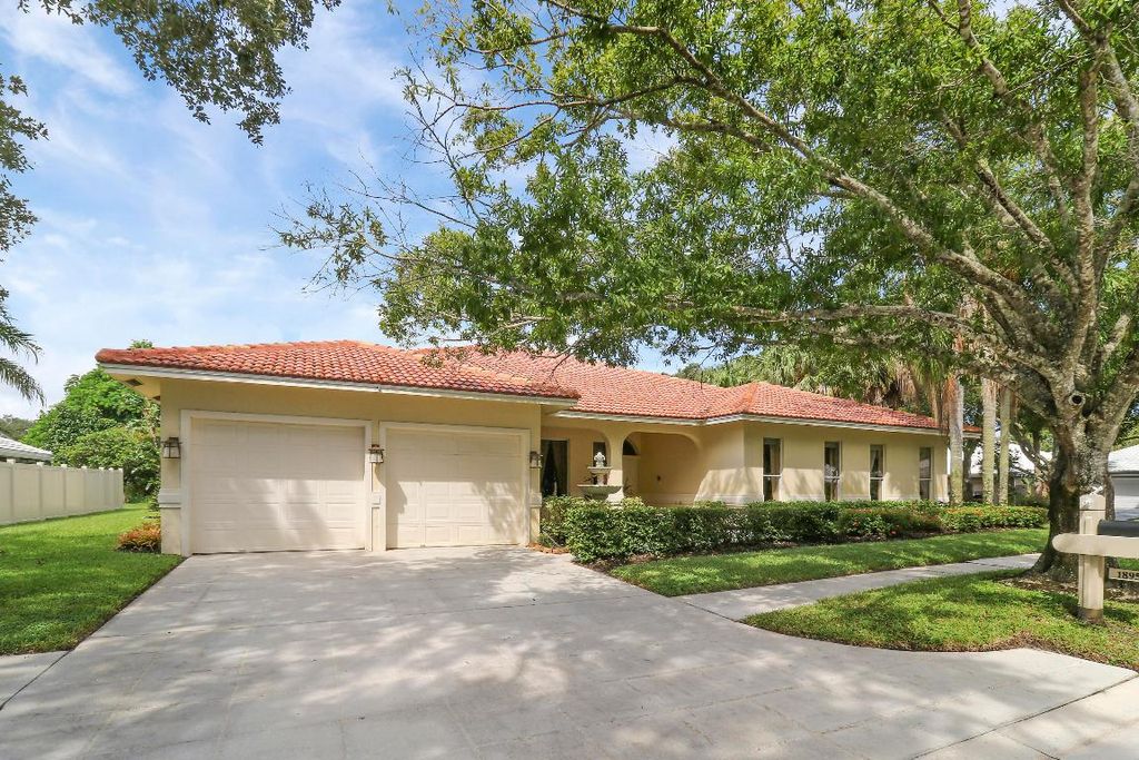 Photo of 18951 Painted Leaf Court, Jupiter, FL 33458 (MLS # R11125312)