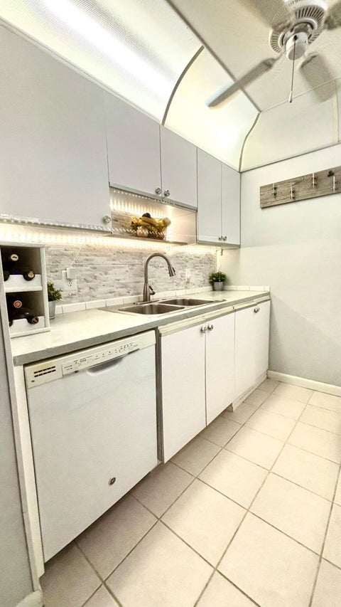 Photo of 2 NEWPORT A Drive #2, Deerfield Beach, FL 33442 (MLS # B26086489)