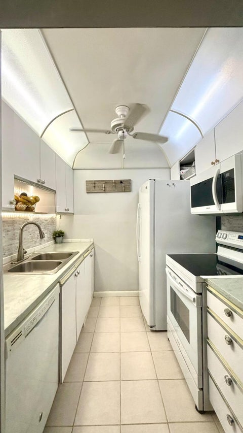 Tiny photo for 2 NEWPORT A Drive #2, Deerfield Beach, FL 33442 (MLS # B26086489)