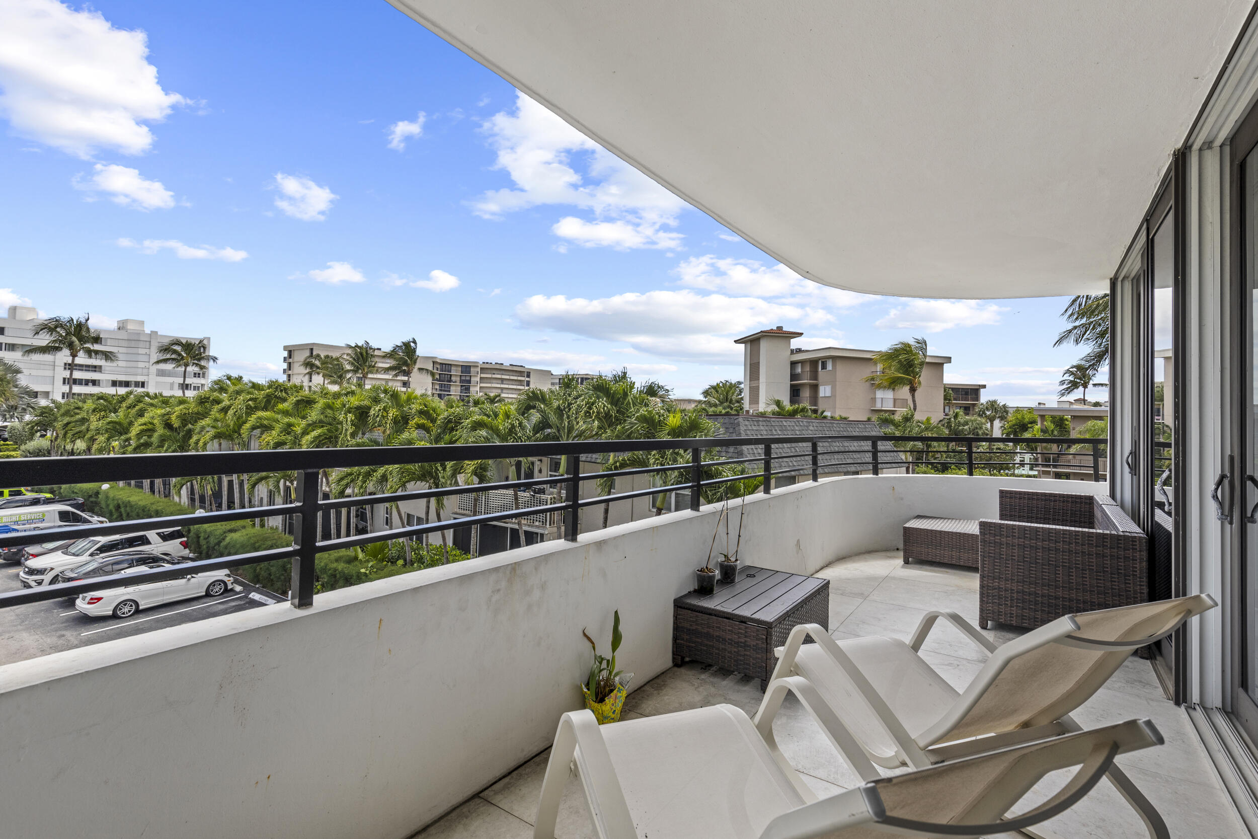 MAYFAIR HOUSE CONDO - Residential