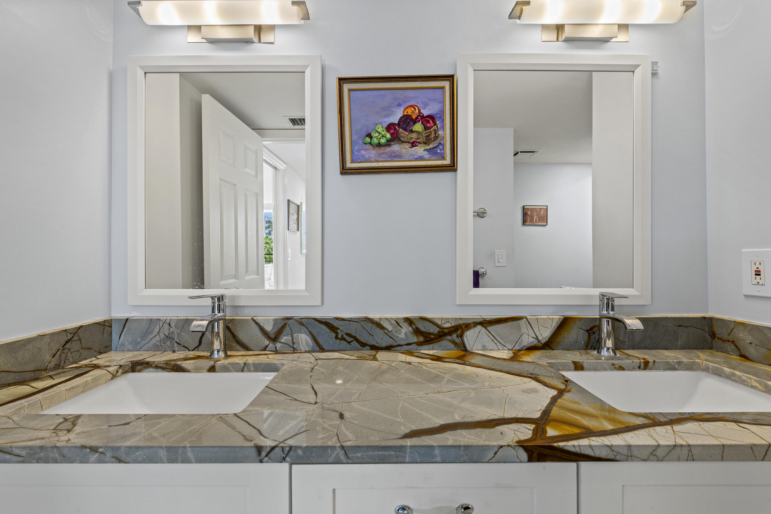 MAYFAIR HOUSE CONDO - Residential