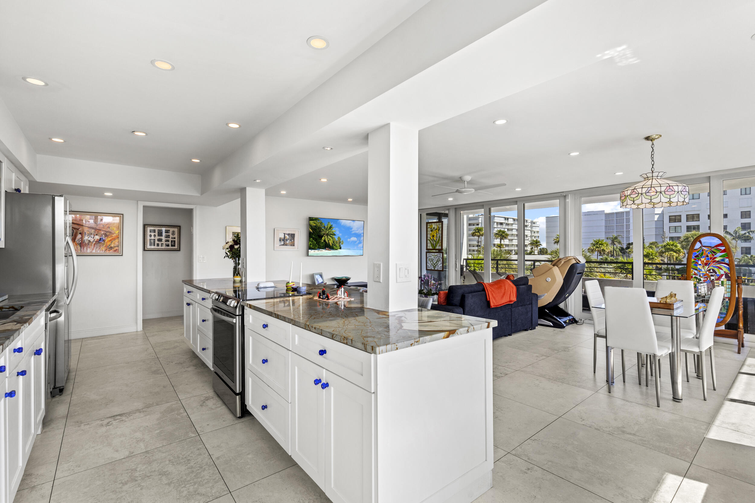 MAYFAIR HOUSE CONDO - Residential