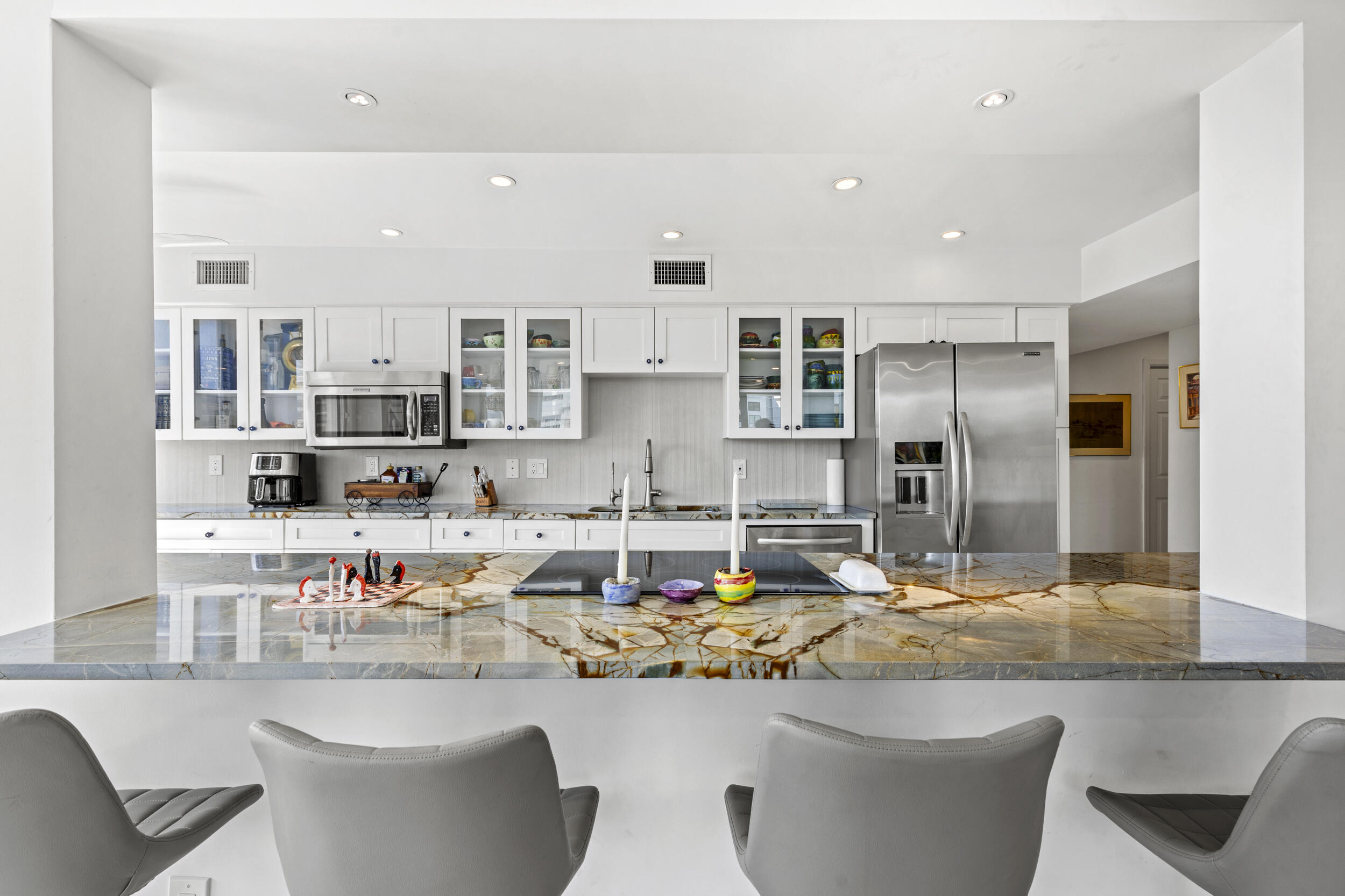 MAYFAIR HOUSE CONDO - Residential