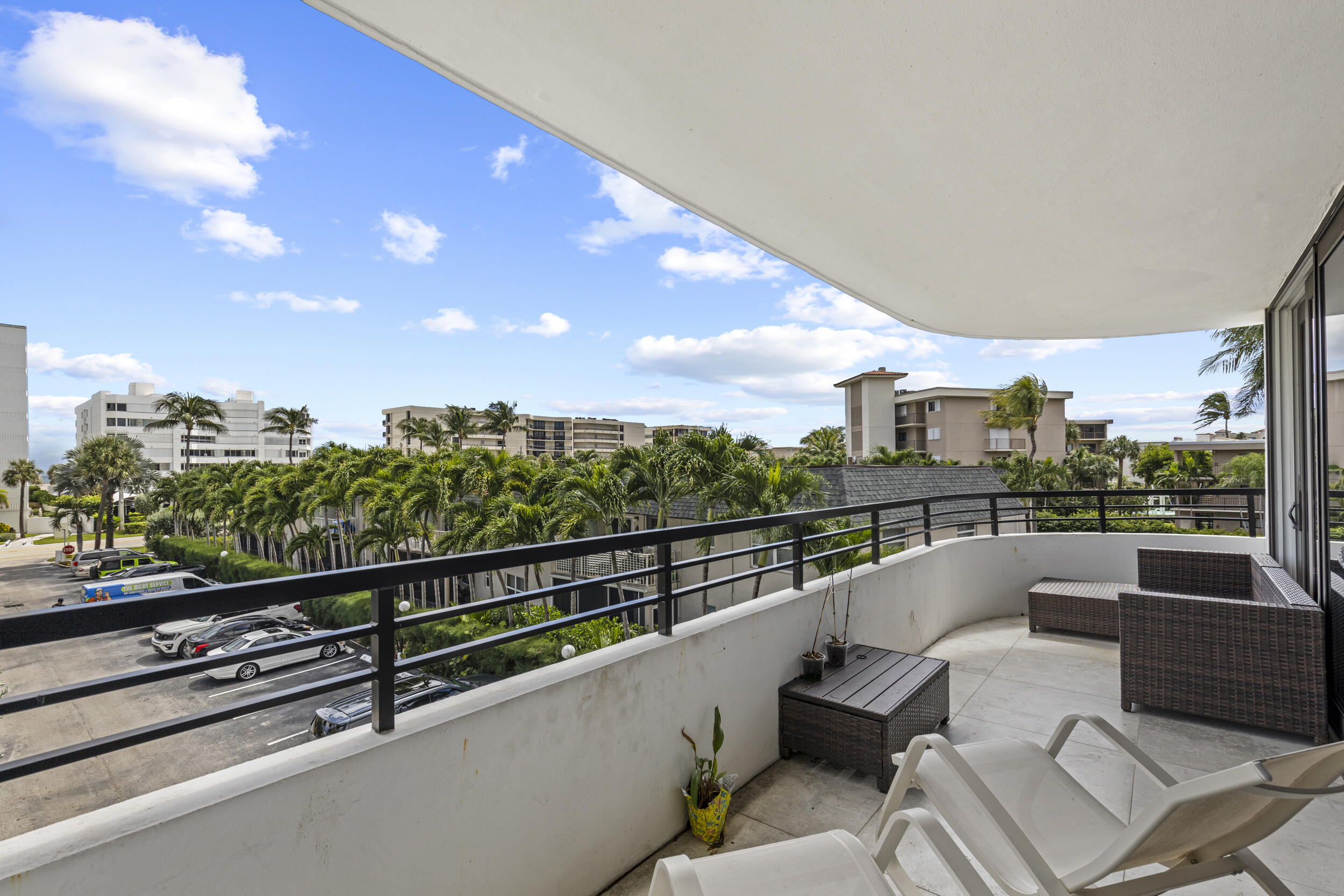 MAYFAIR HOUSE CONDO - Residential