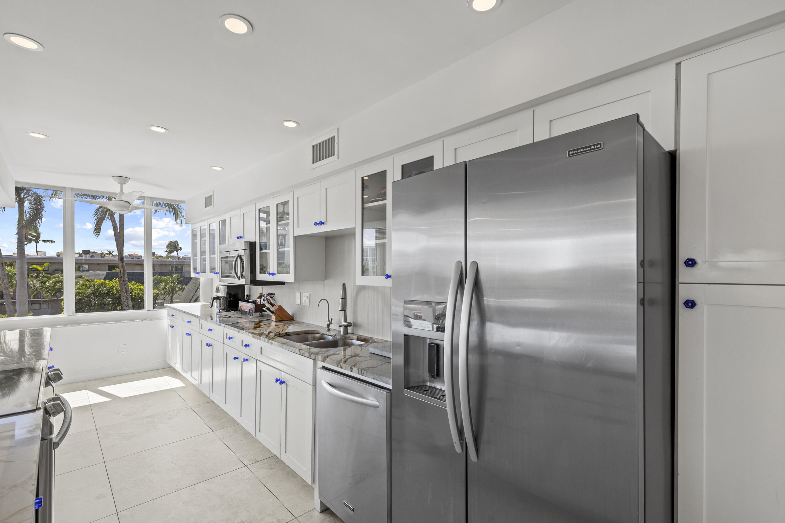 MAYFAIR HOUSE CONDO - Residential