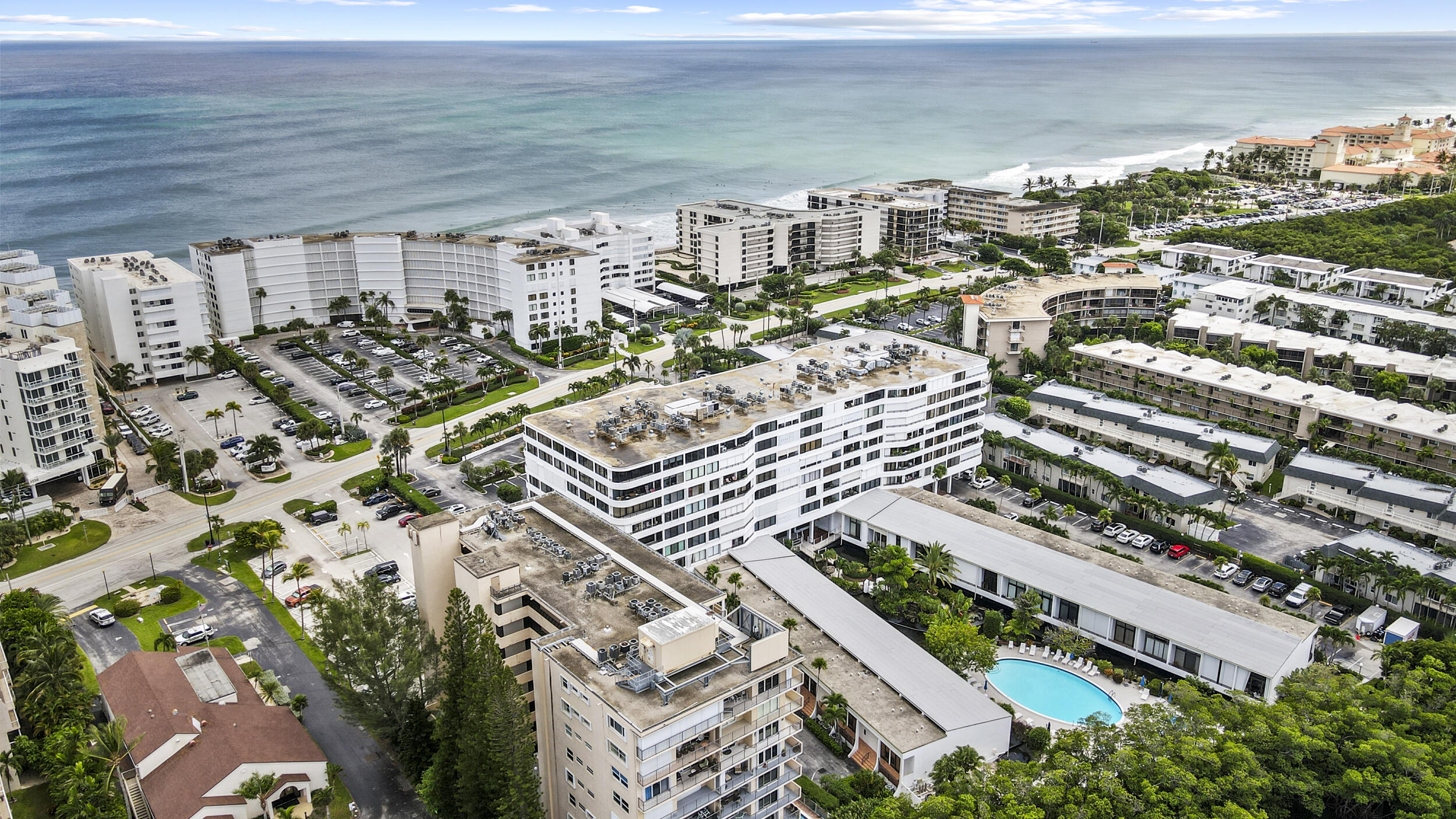 MAYFAIR HOUSE CONDO - Residential