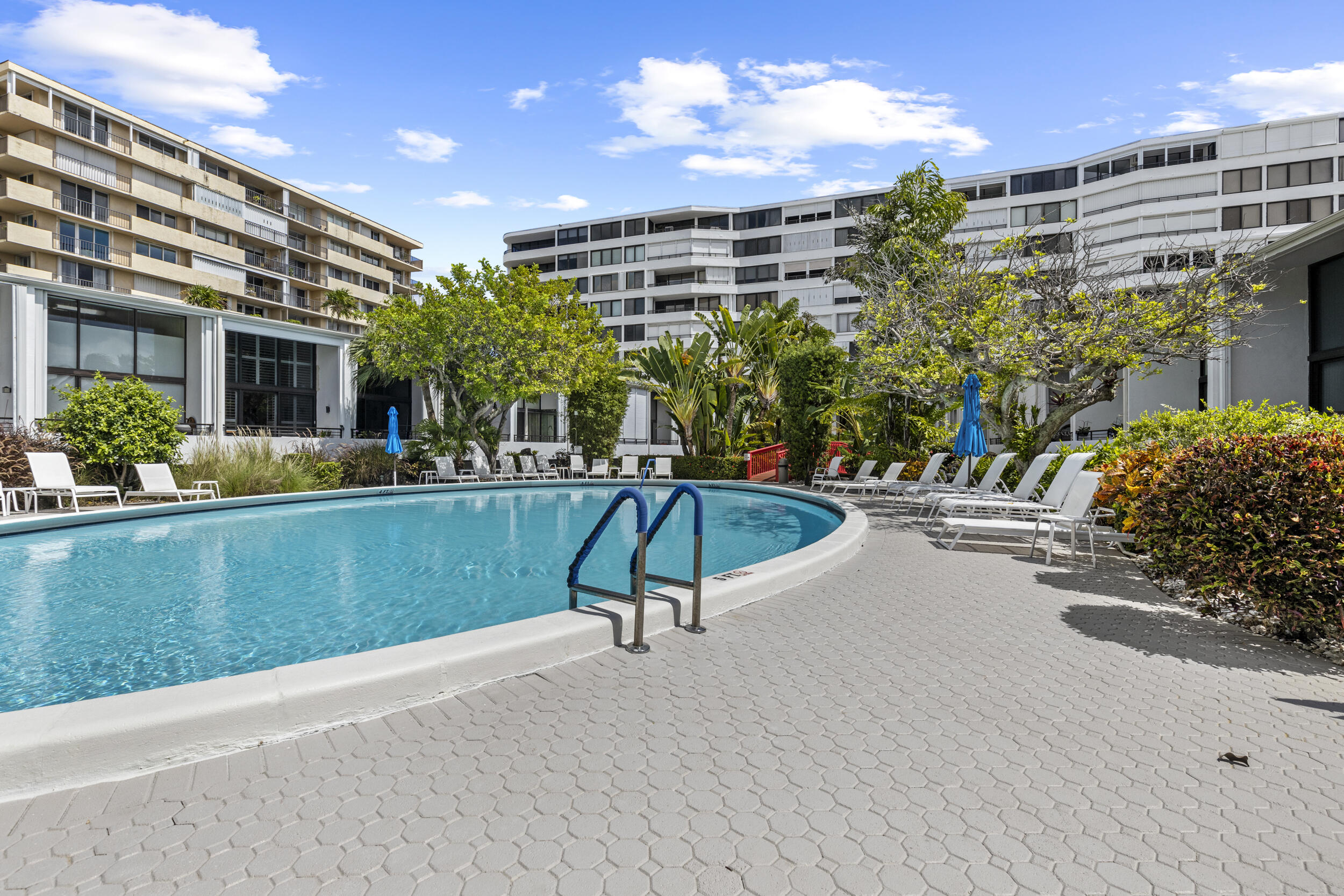 MAYFAIR HOUSE CONDO - Residential