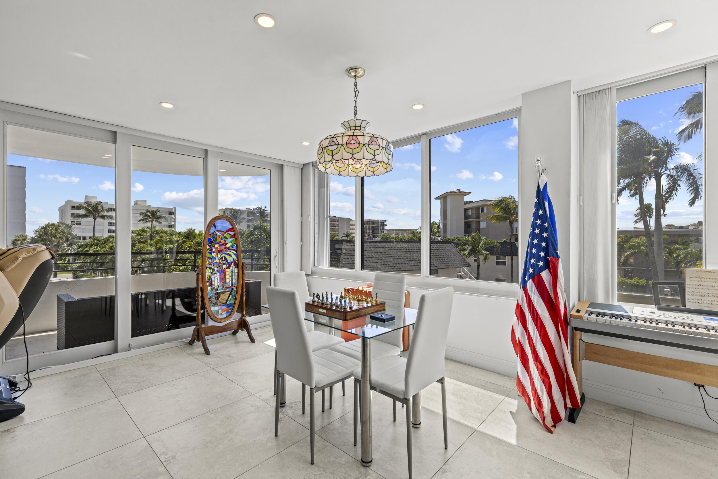 MAYFAIR HOUSE CONDO - Residential