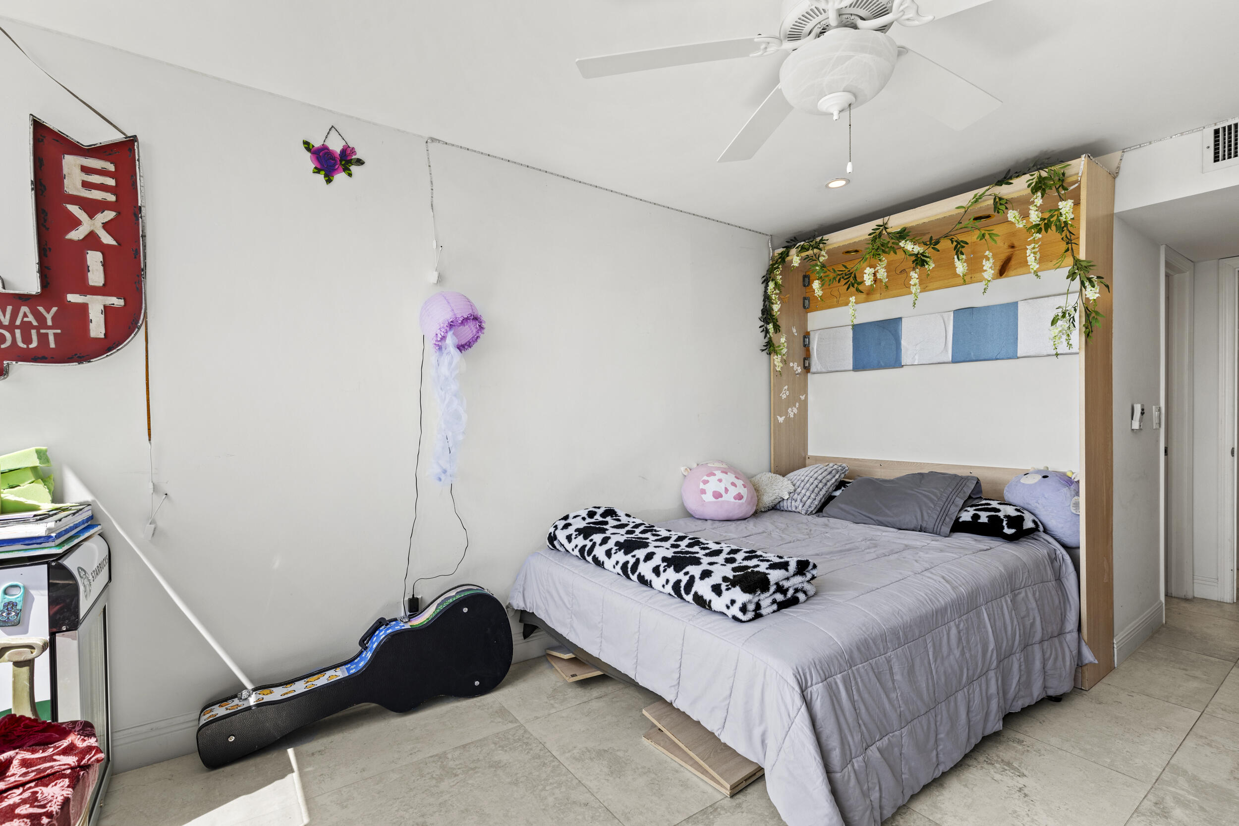 MAYFAIR HOUSE CONDO - Residential