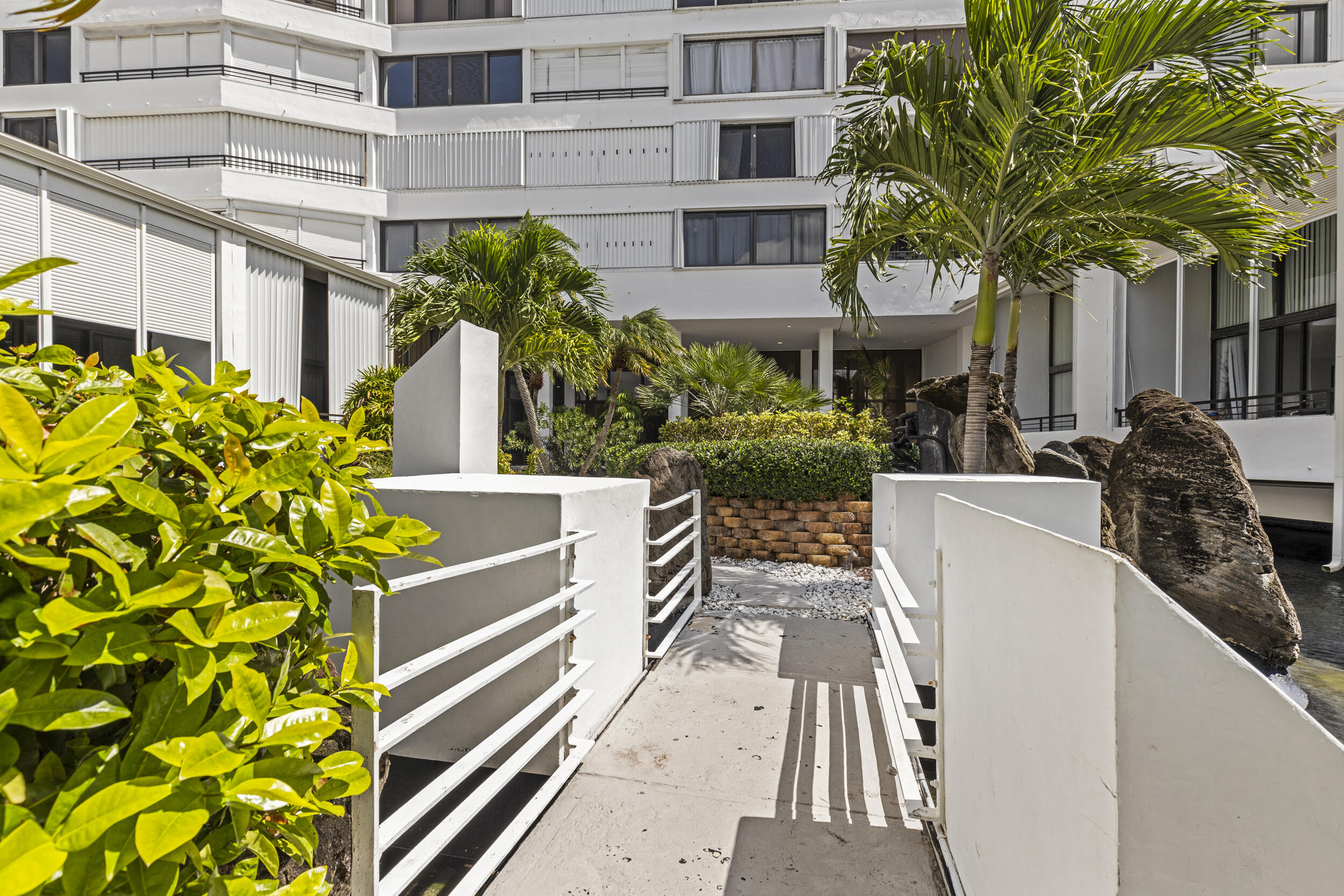 MAYFAIR HOUSE CONDO - Residential