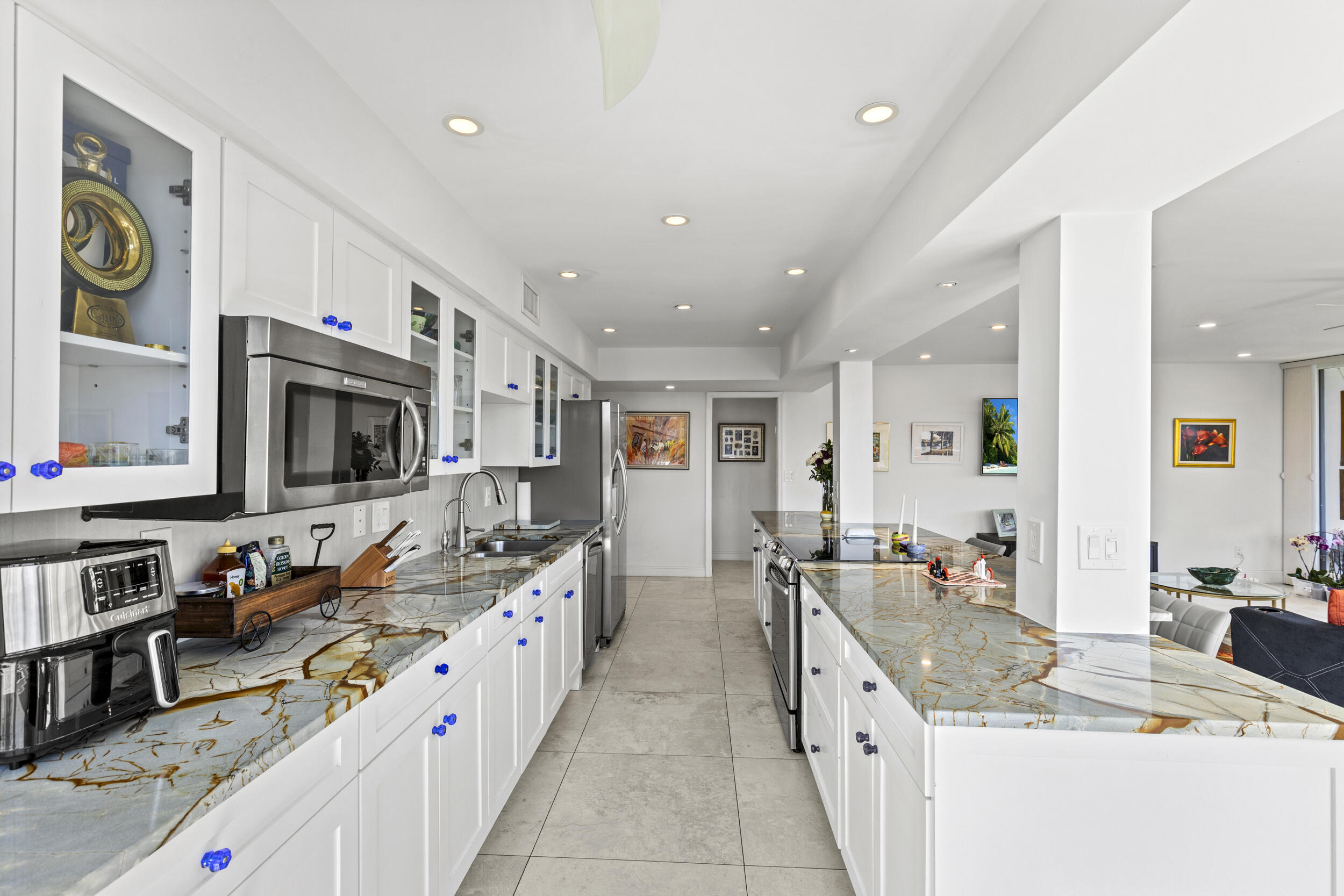 MAYFAIR HOUSE CONDO - Residential