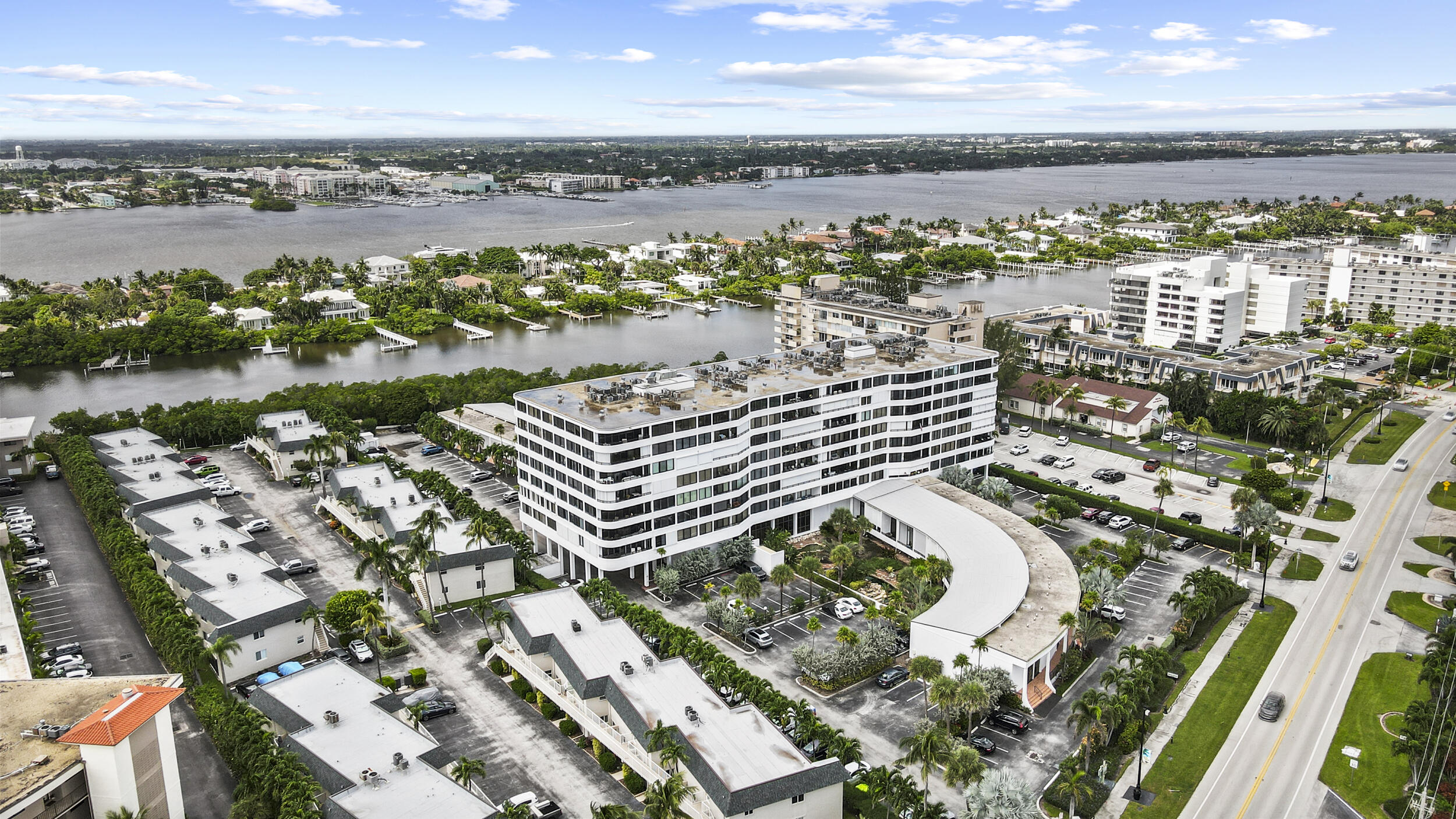 MAYFAIR HOUSE CONDO - Residential