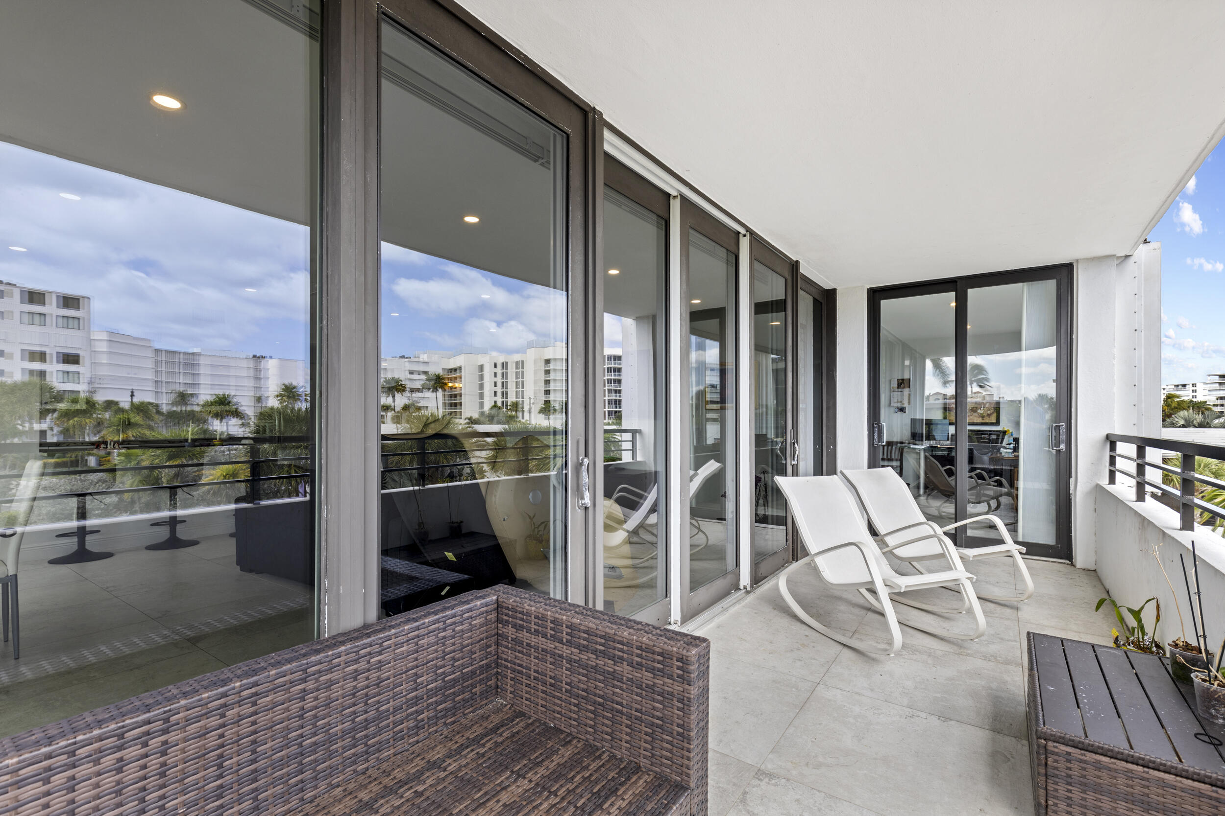 MAYFAIR HOUSE CONDO - Residential