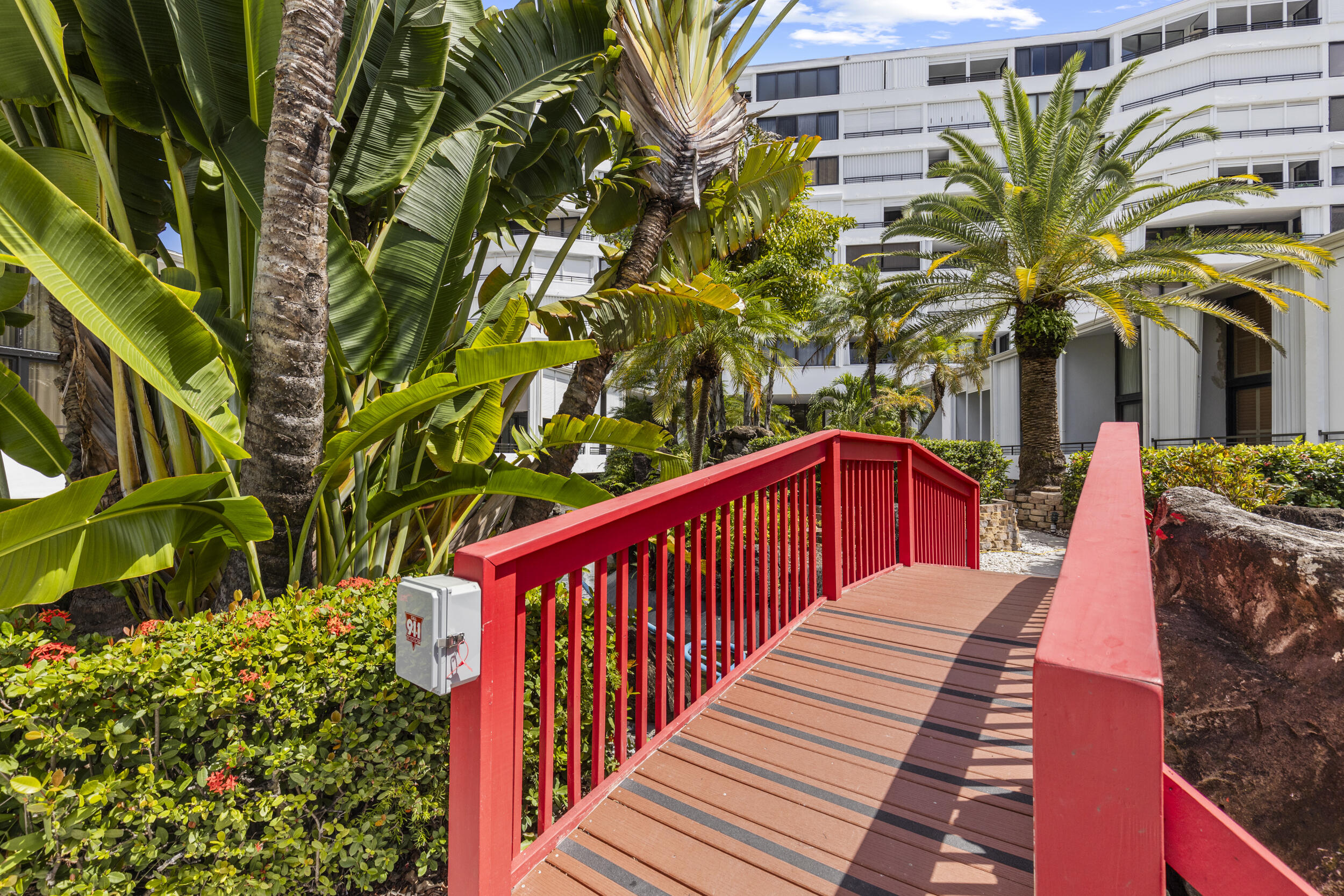 MAYFAIR HOUSE CONDO - Residential