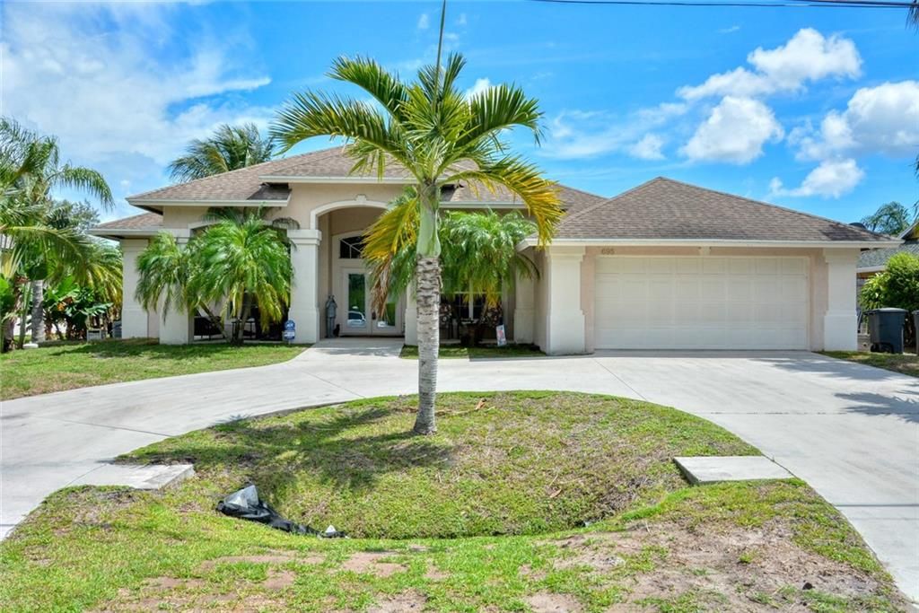 Photo of 695 SE Whitmore Dr, Port Saint Lucie, FL 34984 (MLS # F10287314)