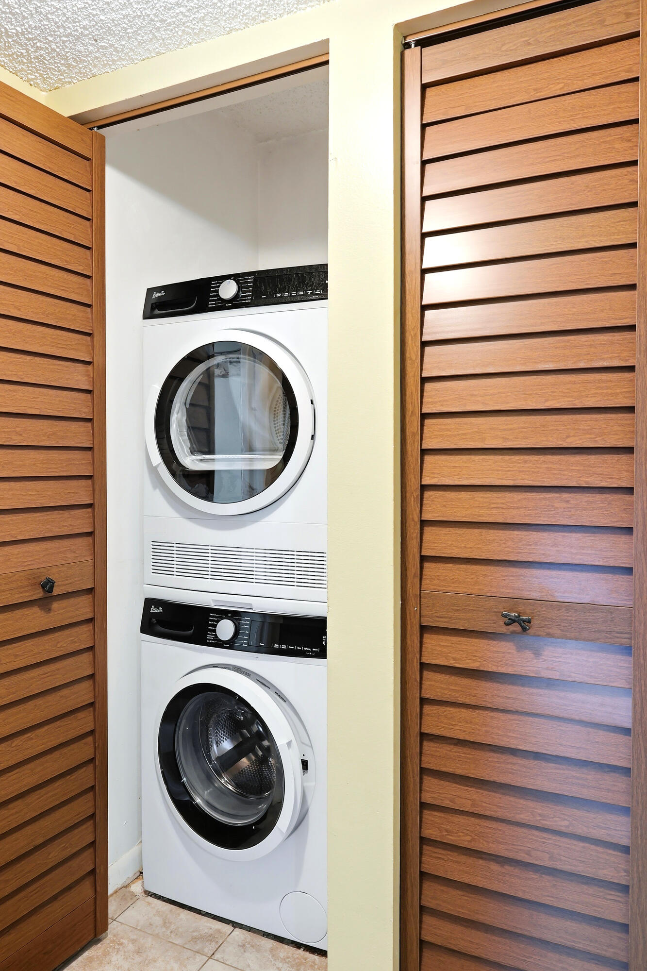 VILLAS OF WILLOW BEND - Residential