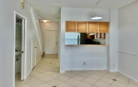 Townhouse in West Palm Beach FL 5238 Palmbrooke Circle Cir 8.jpg