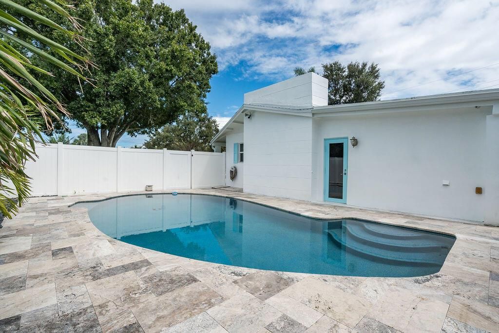 Photo of 462 Tequesta Drive, Tequesta, FL 33469 (MLS # R11031128)