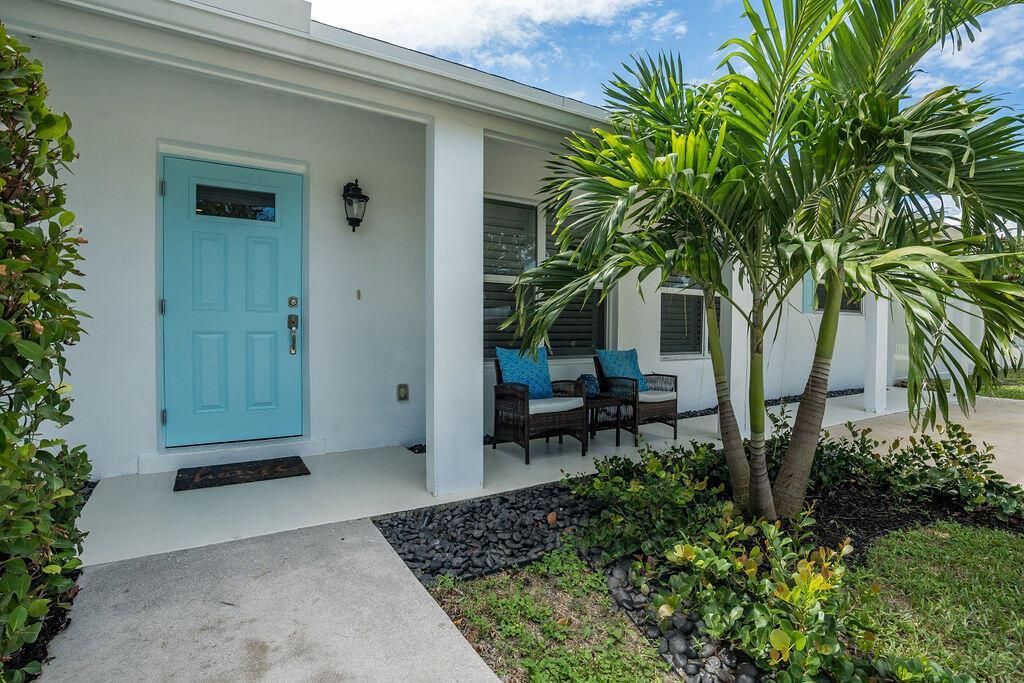 Photo of 462 Tequesta Drive, Tequesta, FL 33469 (MLS # R11031128)